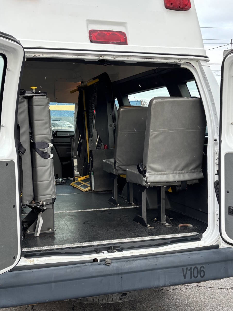 Used 2011 Ford E-250 and Econoline 250 Extended w/ PWR Group image 15