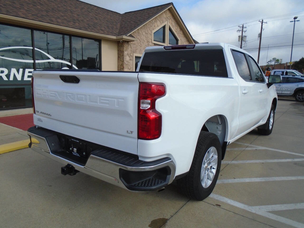 Used 2025 Chevrolet Silverado 1500 LT RWD image 8