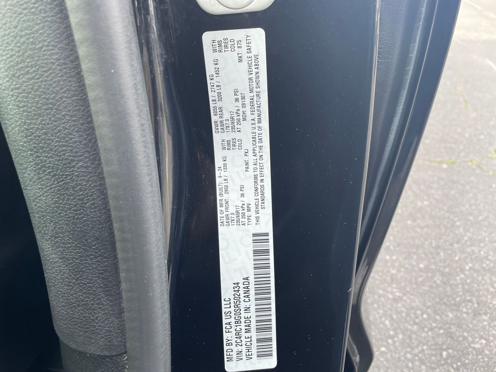 Used 2025 Chrysler Pacifica Select image 25