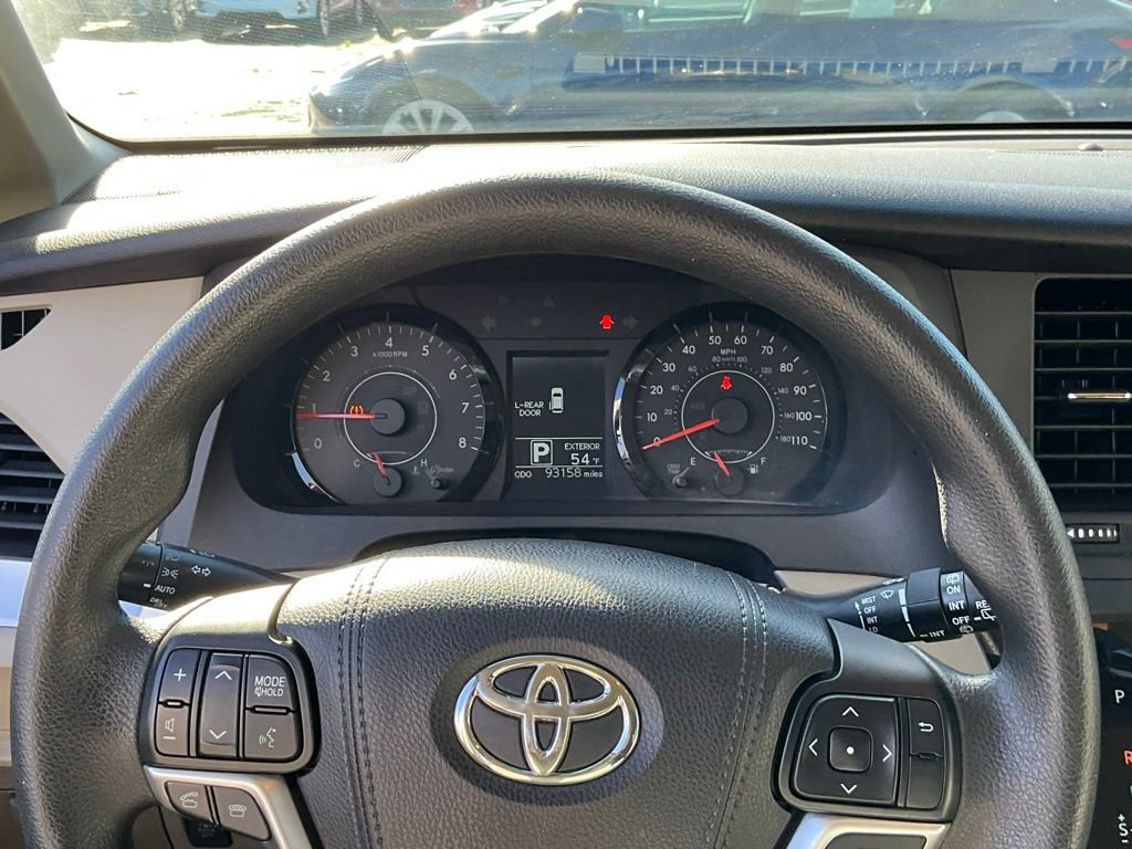 Used 2015 Toyota Sienna LE image 42