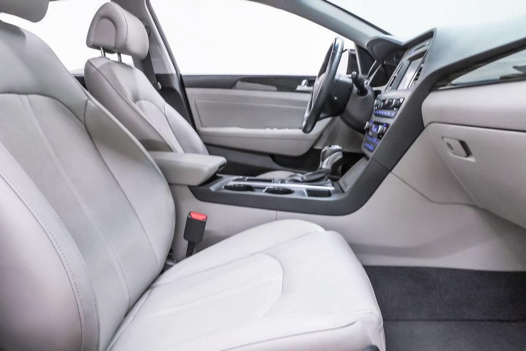 Used 2017 Hyundai Sonata Limited w/ Cargo Package FWD image 14