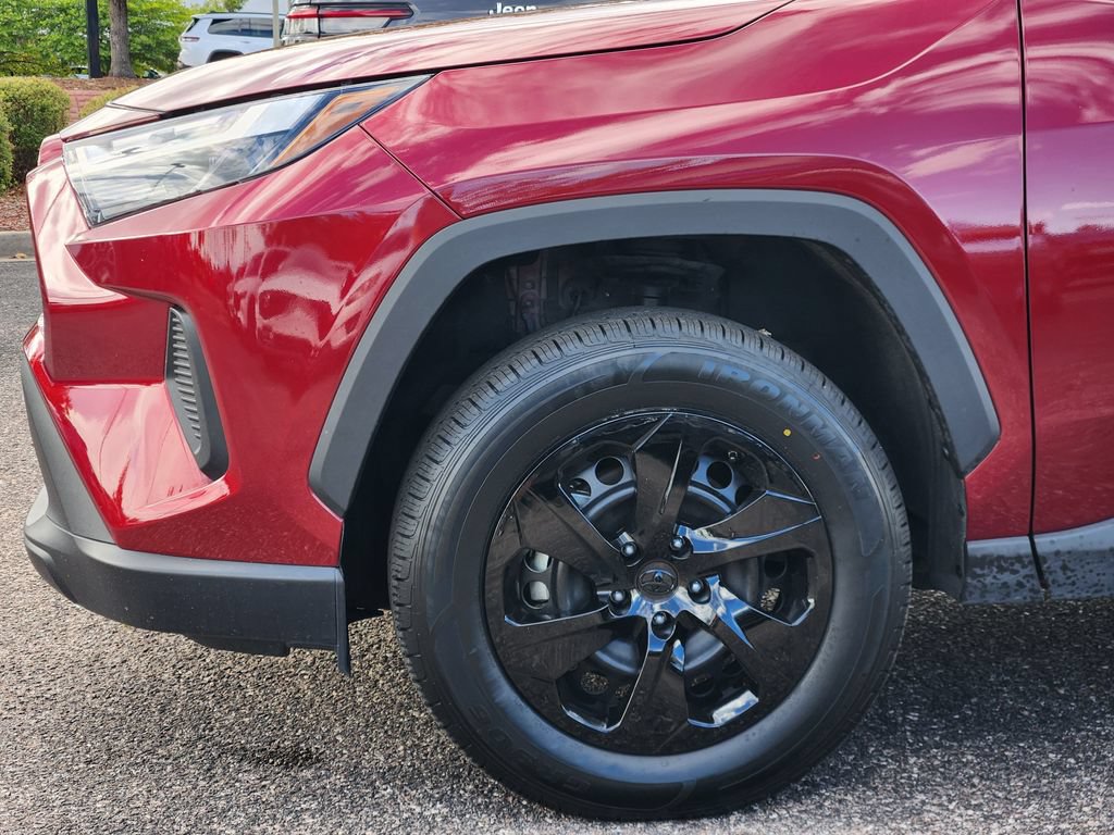 Used 2025 Toyota RAV4 LE AWD/4WD image 29