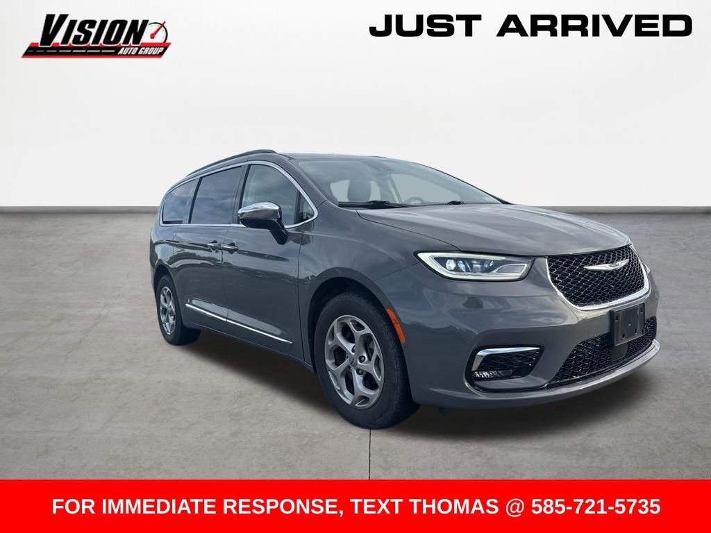 Used 2023 Chrysler Pacifica Limited AWD/4WD image 3