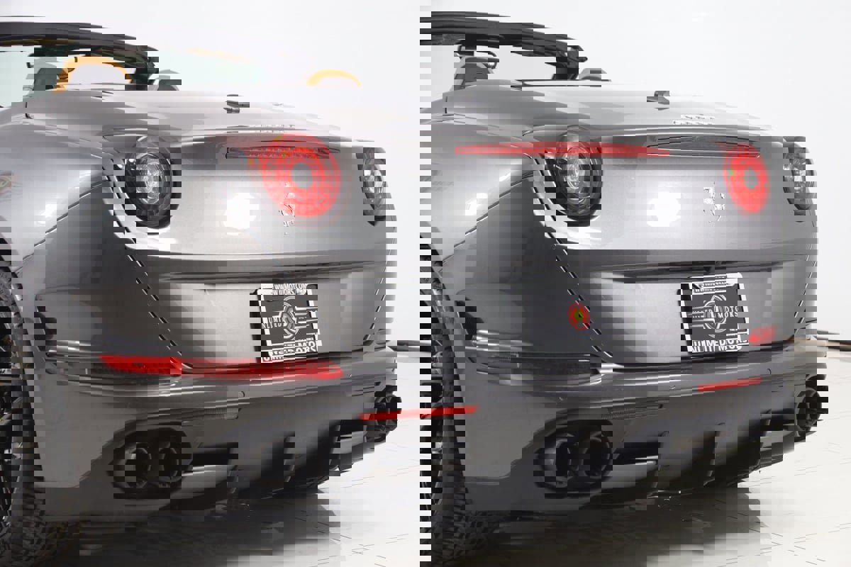 Used 2018 Ferrari California T image 35