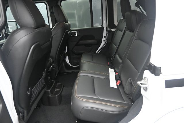 New 2026 Jeep Wrangler Unlimited Sahara AWD/4WD image 25
