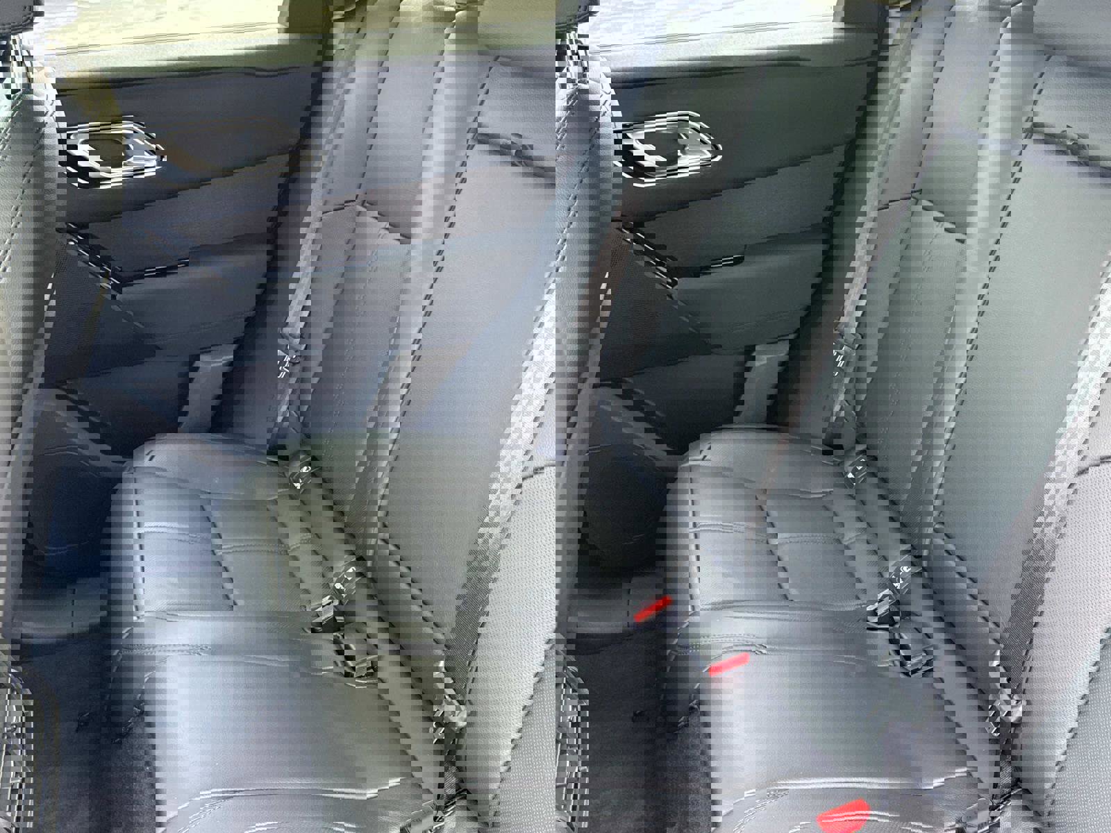 Certified 2025 Land Rover Range Rover Velar Dynamic SE image 13