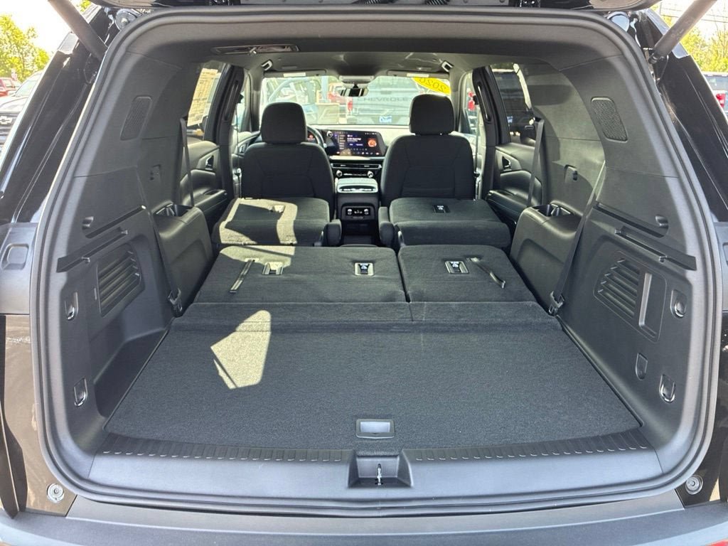 New 2026 Chevrolet Traverse LT w/ Midnight/Sport Edition AWD/4WD image 33