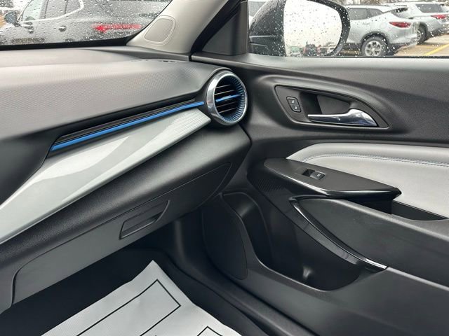 Used 2025 Chevrolet Trax LT FWD image 31