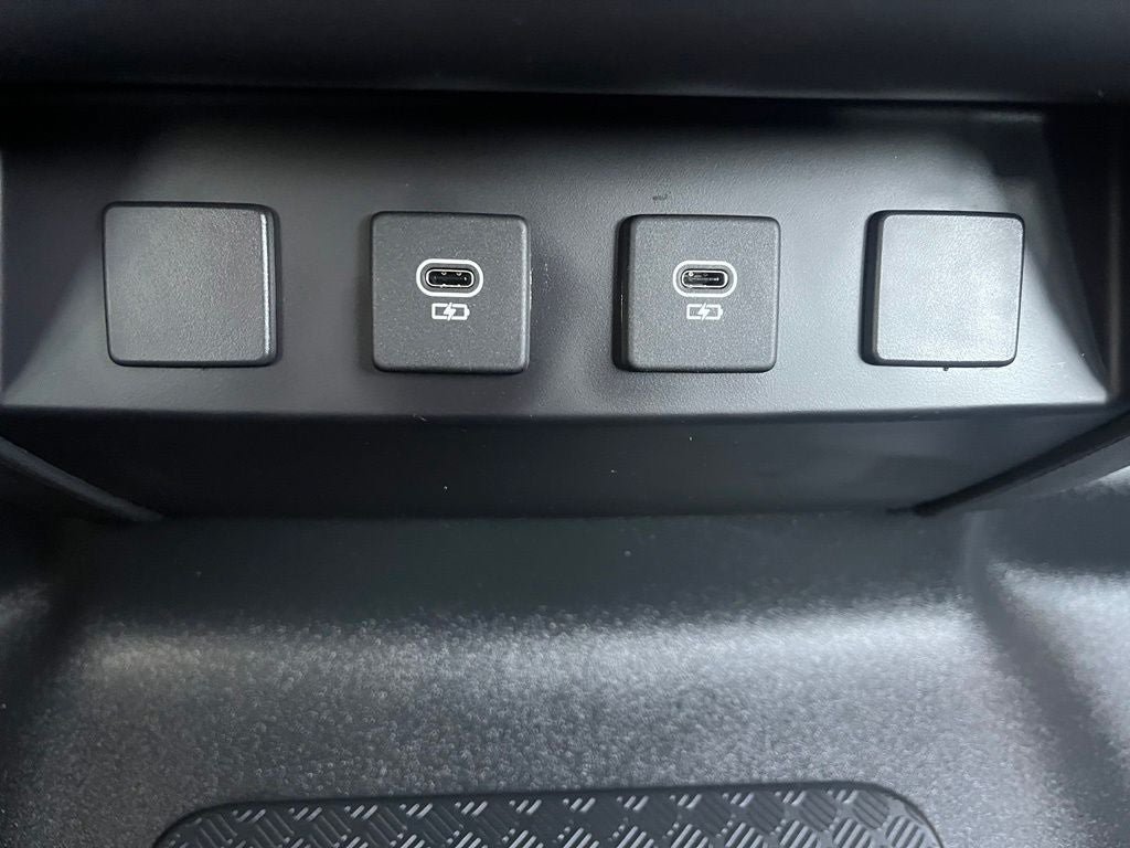 Used 2025 Land Rover Defender 110 X-Dynamic SE AWD/4WD image 14