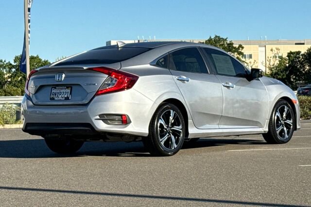 Used 2016 Honda Civic Touring image 4