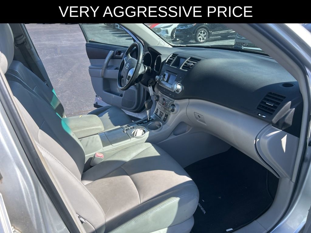Used 2011 Toyota Highlander SE FWD image 14