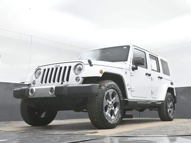 Used 2017 Jeep Wrangler Unlimited Sahara w/ Connectivity Group AWD/4WD image 40