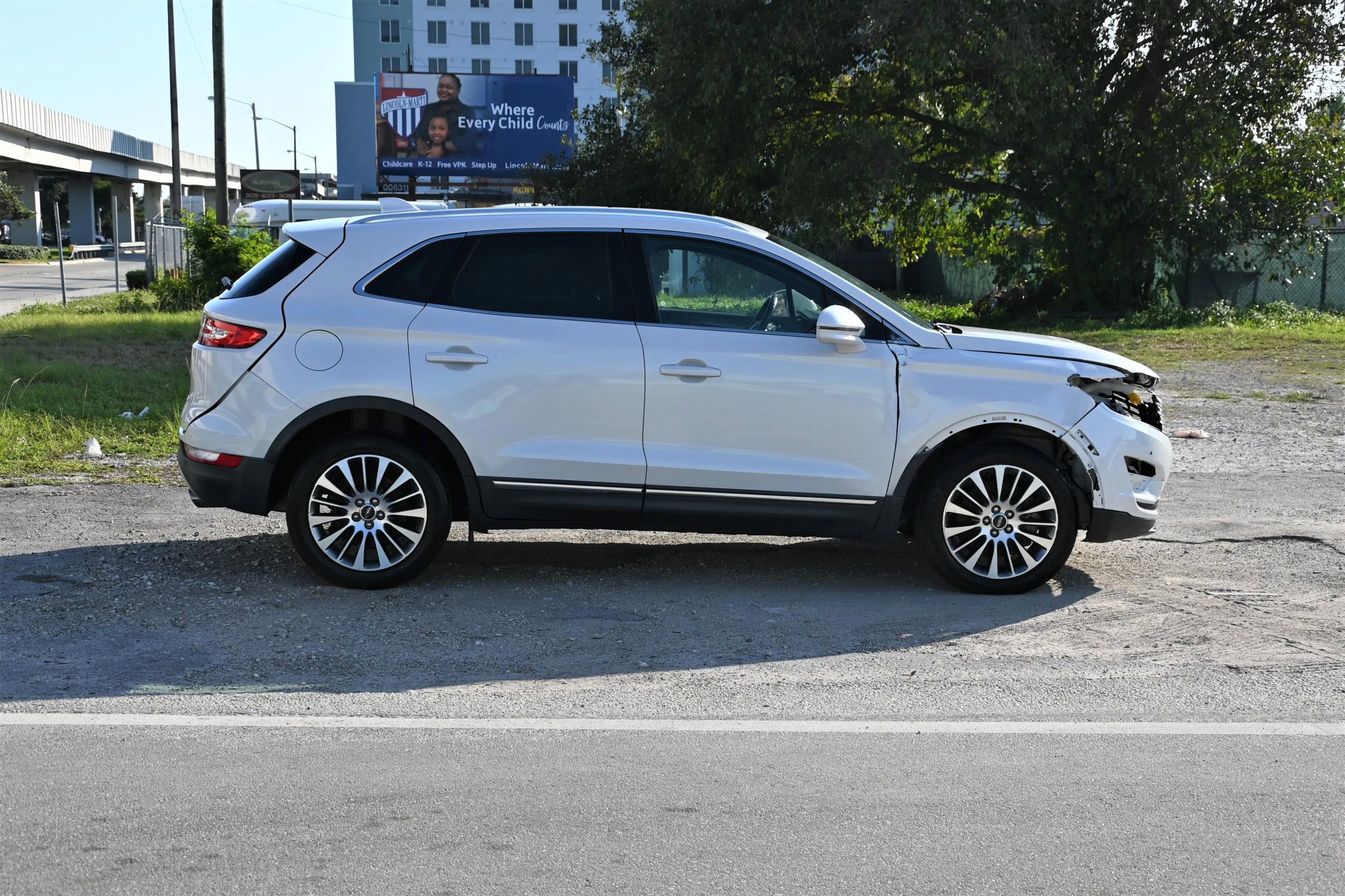 Used 2017 Lincoln MKC Reserve image 6