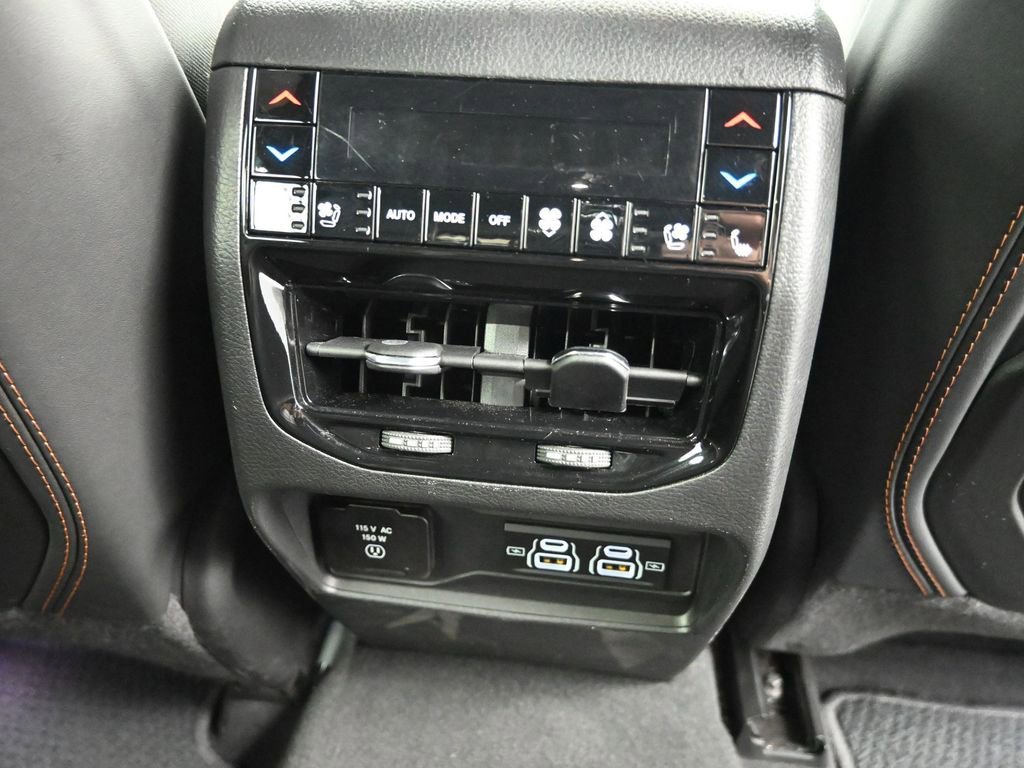 Used 2023 Jeep Grand Cherokee Summit image 29