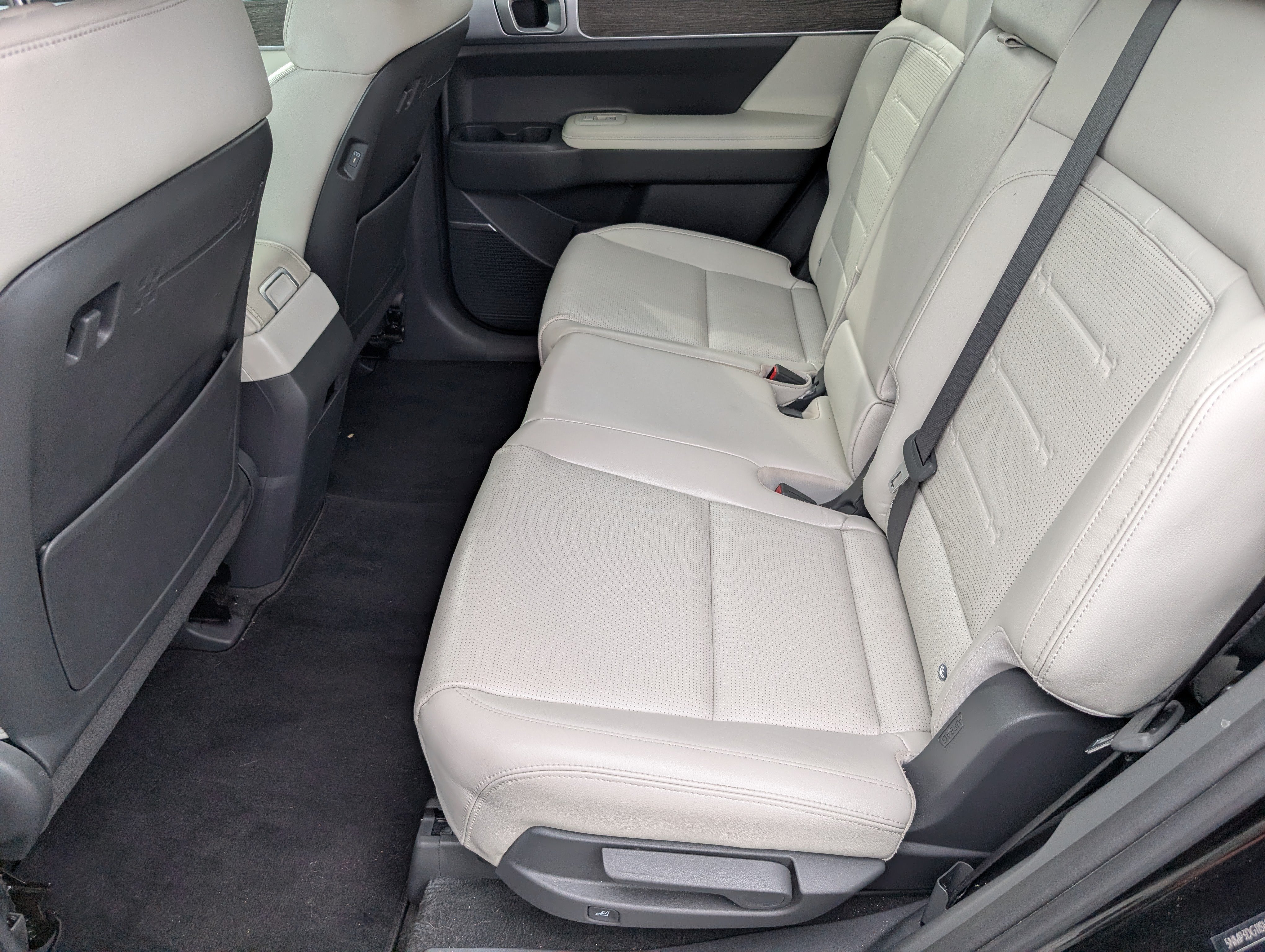 Used 2025 Hyundai Santa Fe Limited AWD/4WD image 29