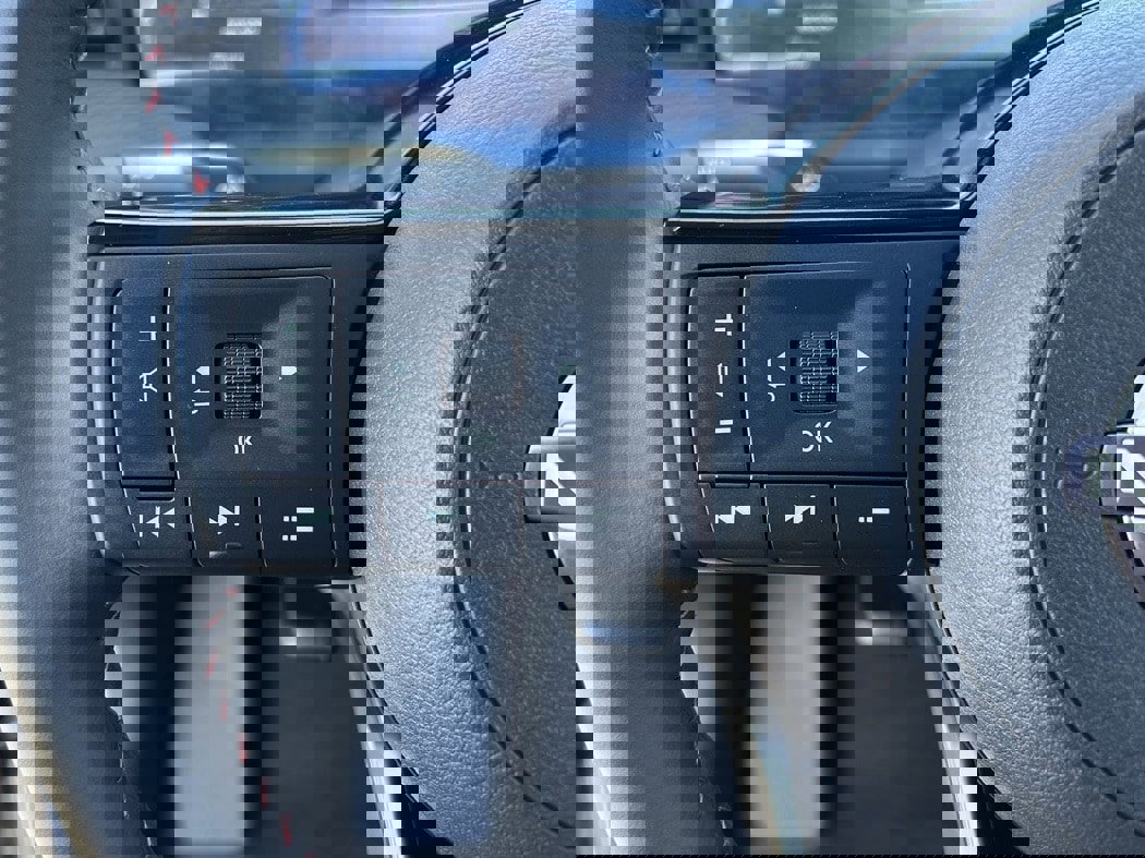 New 2025 Nissan Kicks SR image 31