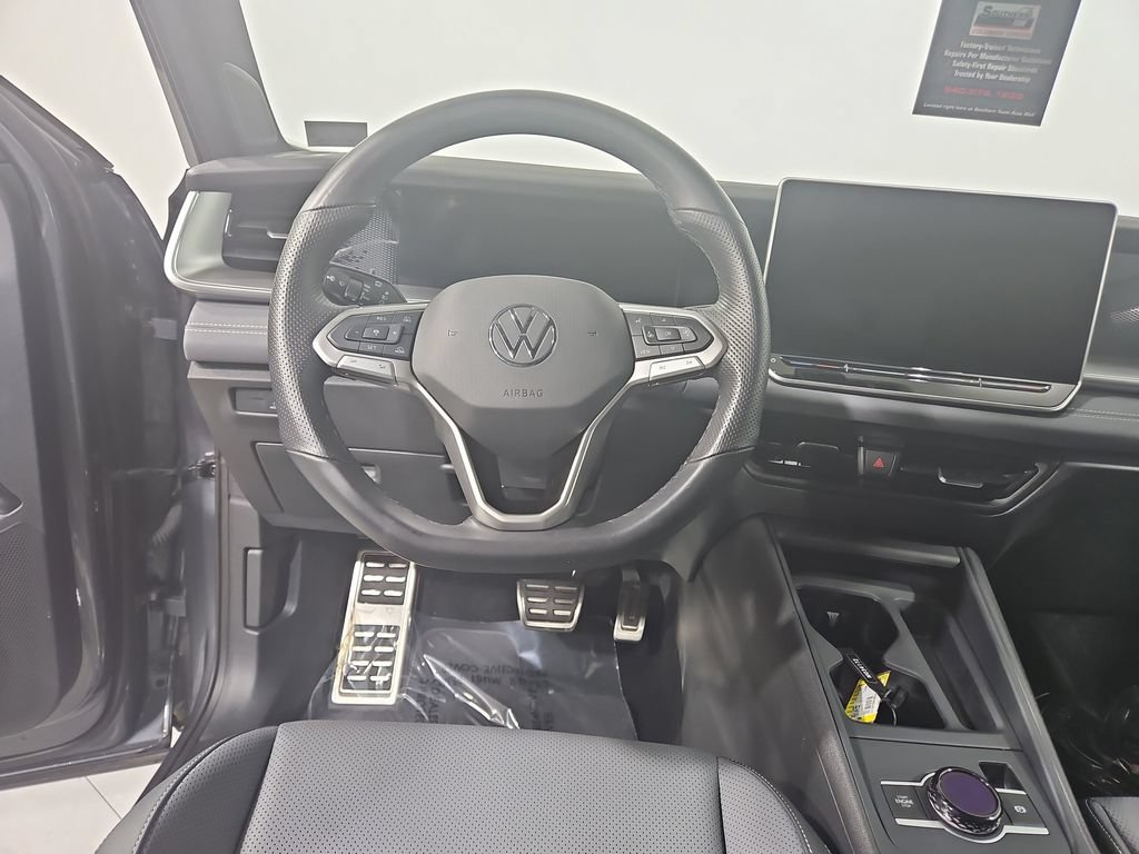 Certified 2025 Volkswagen Tiguan SE R-Line AWD/4WD image 14