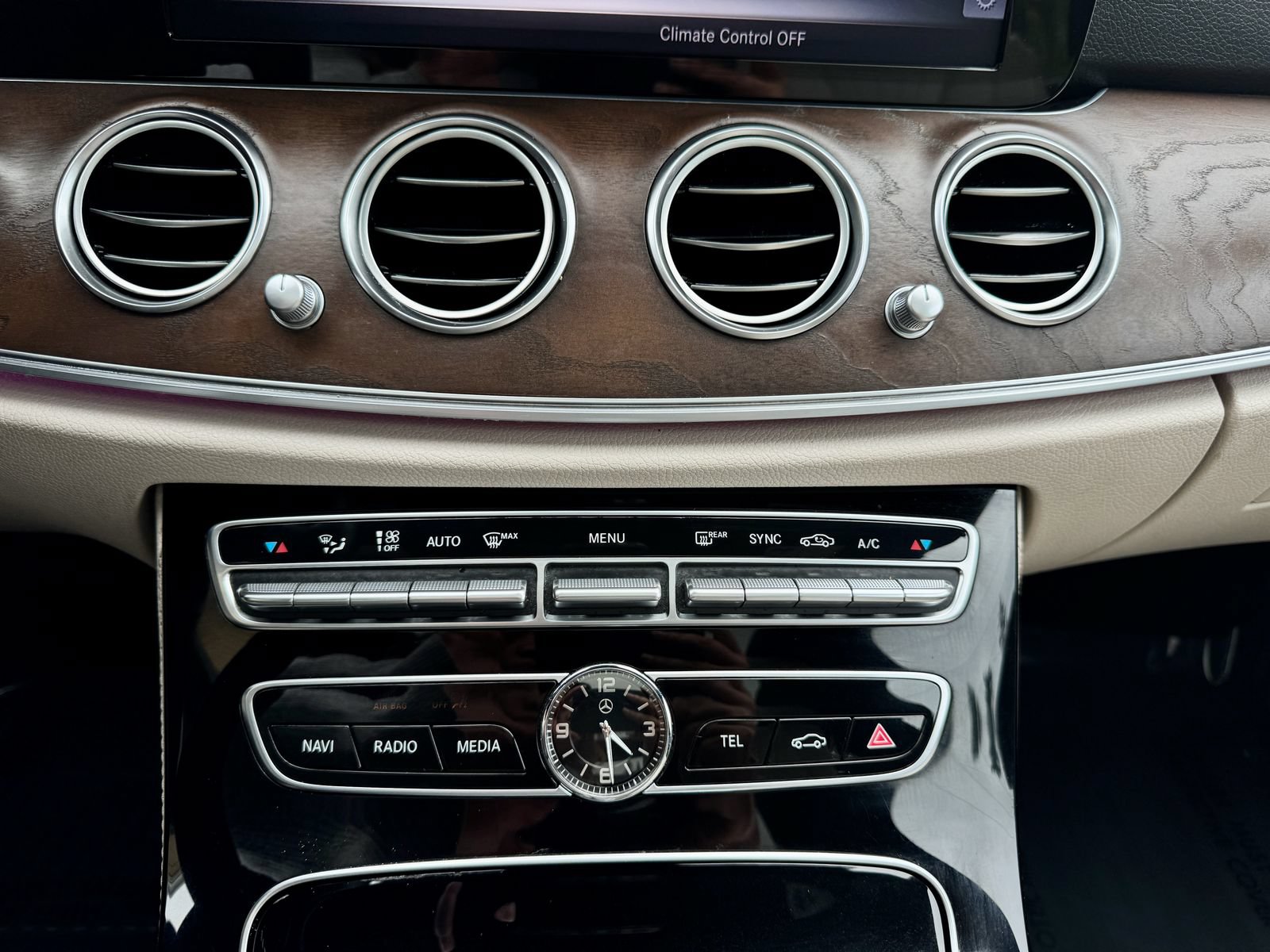 Used 2017 Mercedes-Benz E 300 image 24