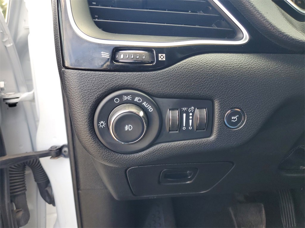 Used 2023 Jeep Cherokee Altitude Lux image 15