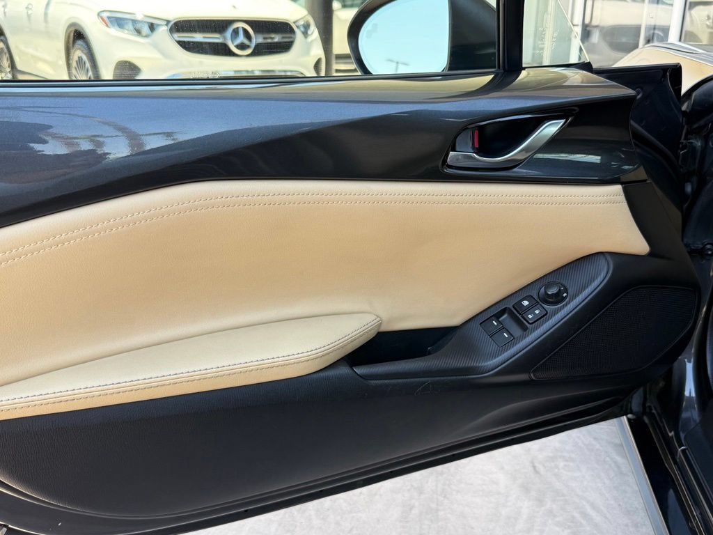Used 2017 MAZDA MX-5 Miata Grand Touring RWD image 19
