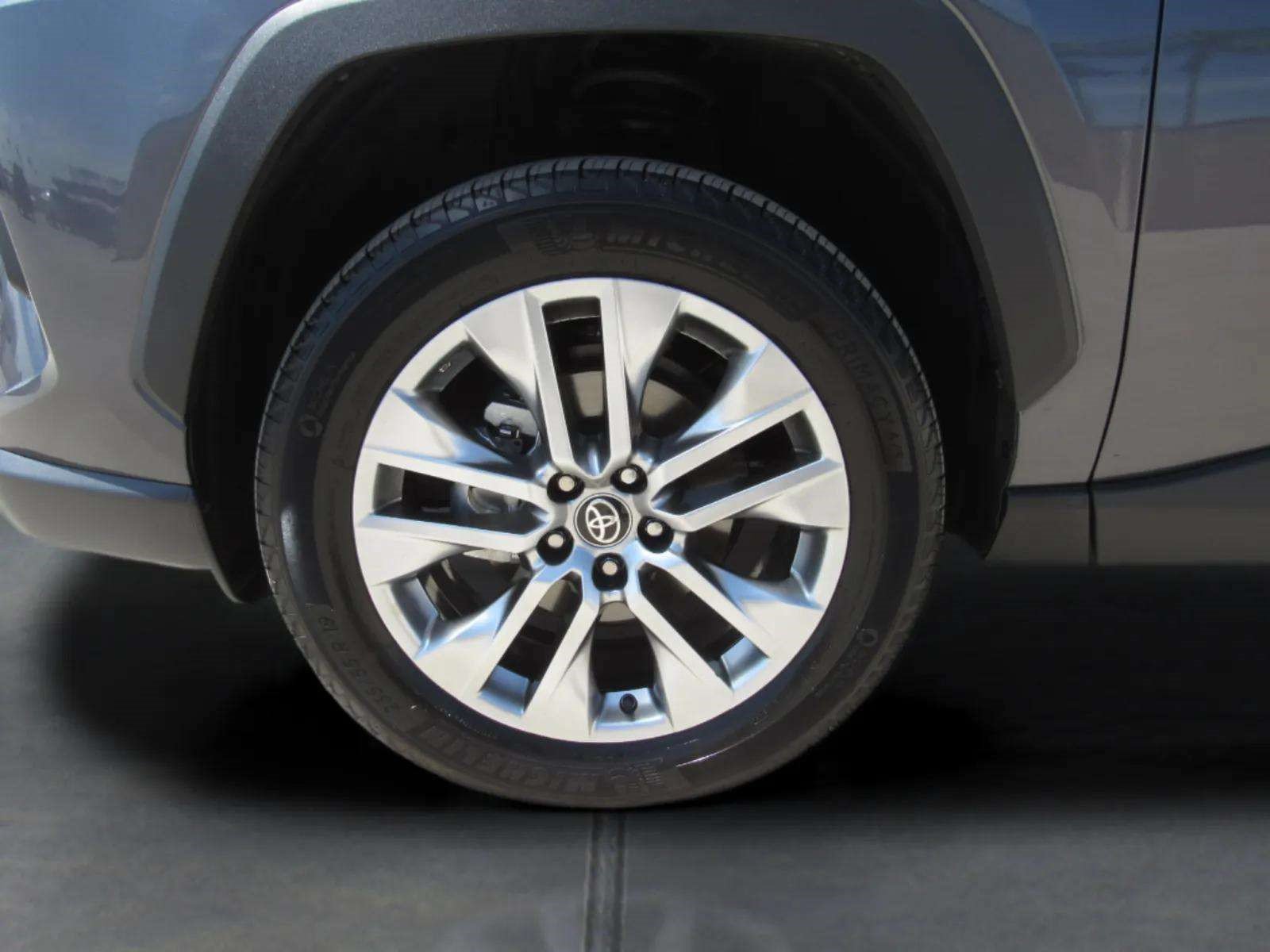 Used 2025 Toyota RAV4 Limited w/ Advanced Technology Package AWD/4WD image 4
