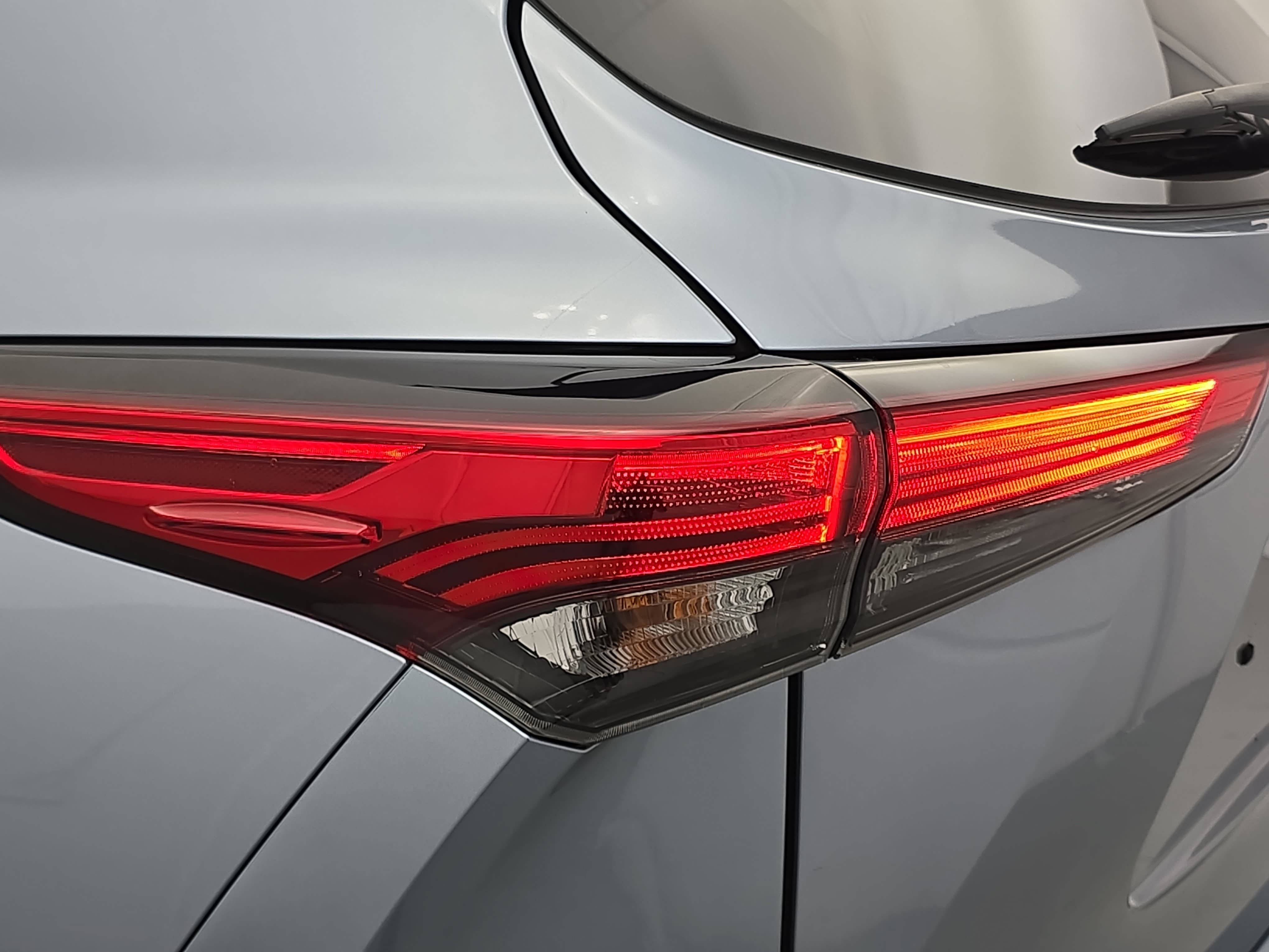 Used 2022 Toyota Highlander Limited AWD/4WD image 36