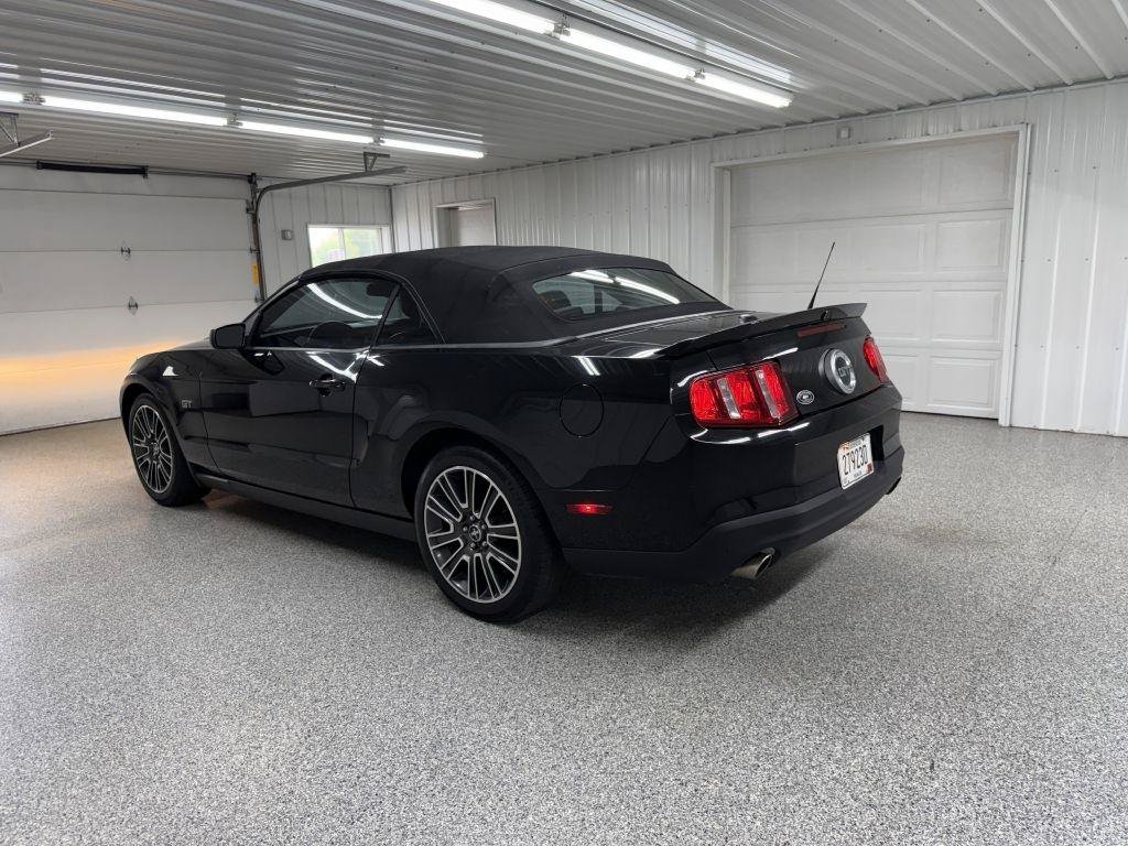 Used 2010 Ford Mustang GT RWD image 4