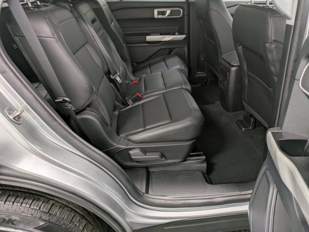 Used 2022 Ford Explorer XLT w/ Equipment Group 202A image 25