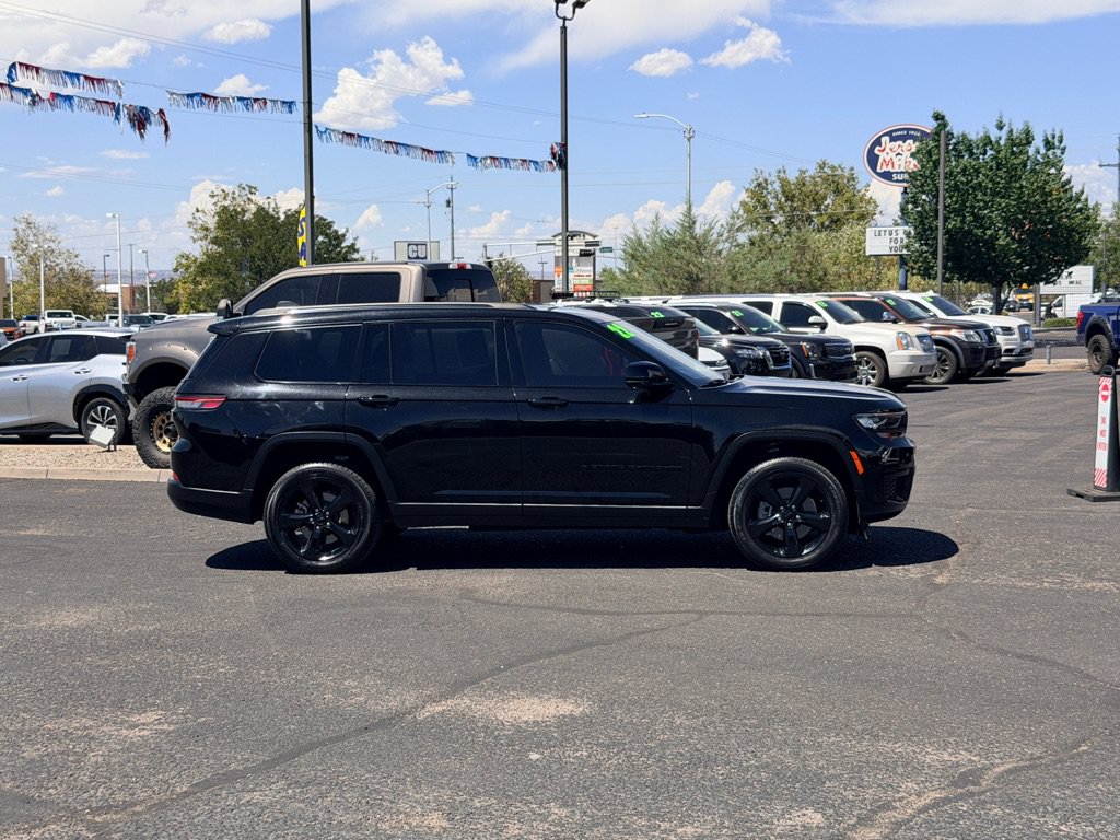 Used 2022 Jeep Grand Cherokee L Laredo RWD image 3