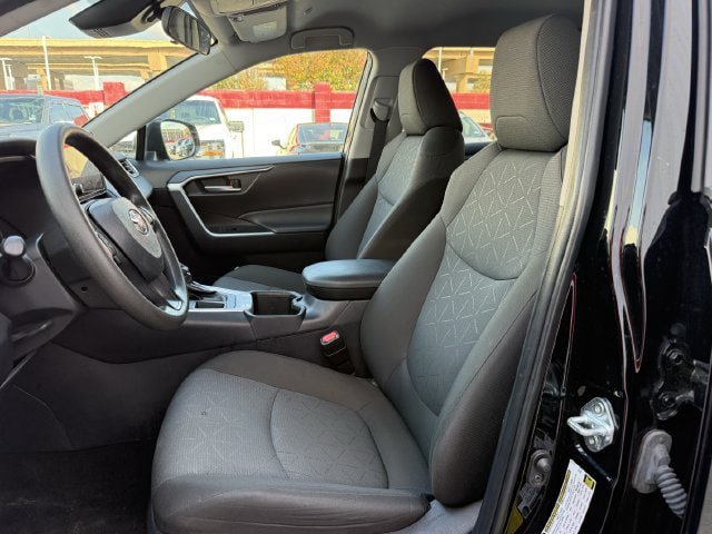 Used 2025 Toyota RAV4 XLE FWD image 26