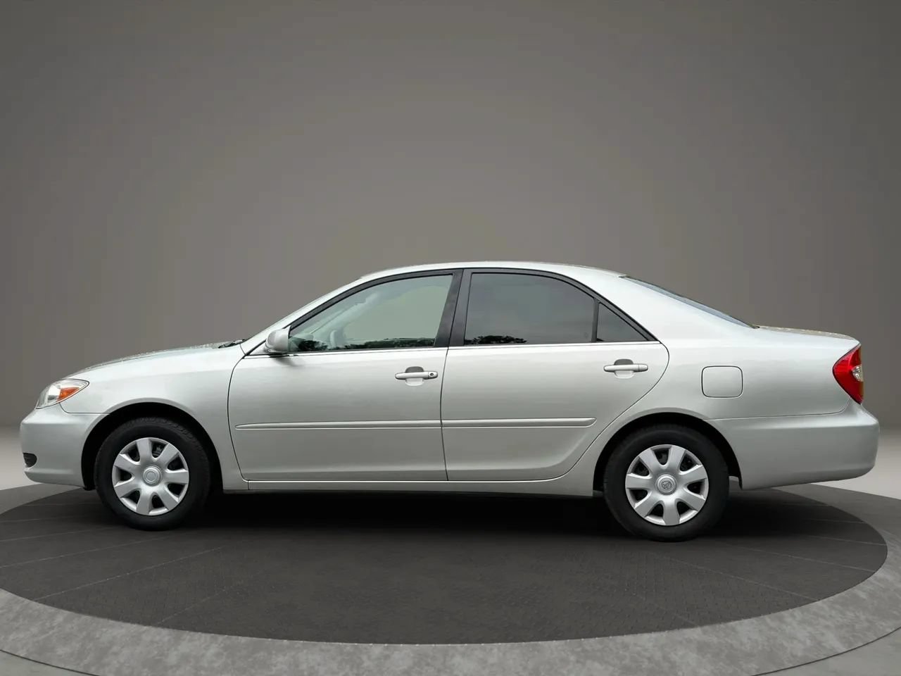 Used 2004 Toyota Camry LE FWD image 9