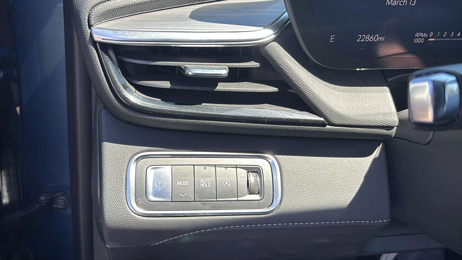 Certified 2025 Buick Enclave Preferred FWD image 26