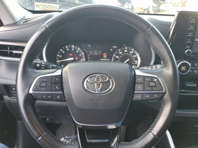 Used 2021 Toyota Highlander XLE FWD image 17