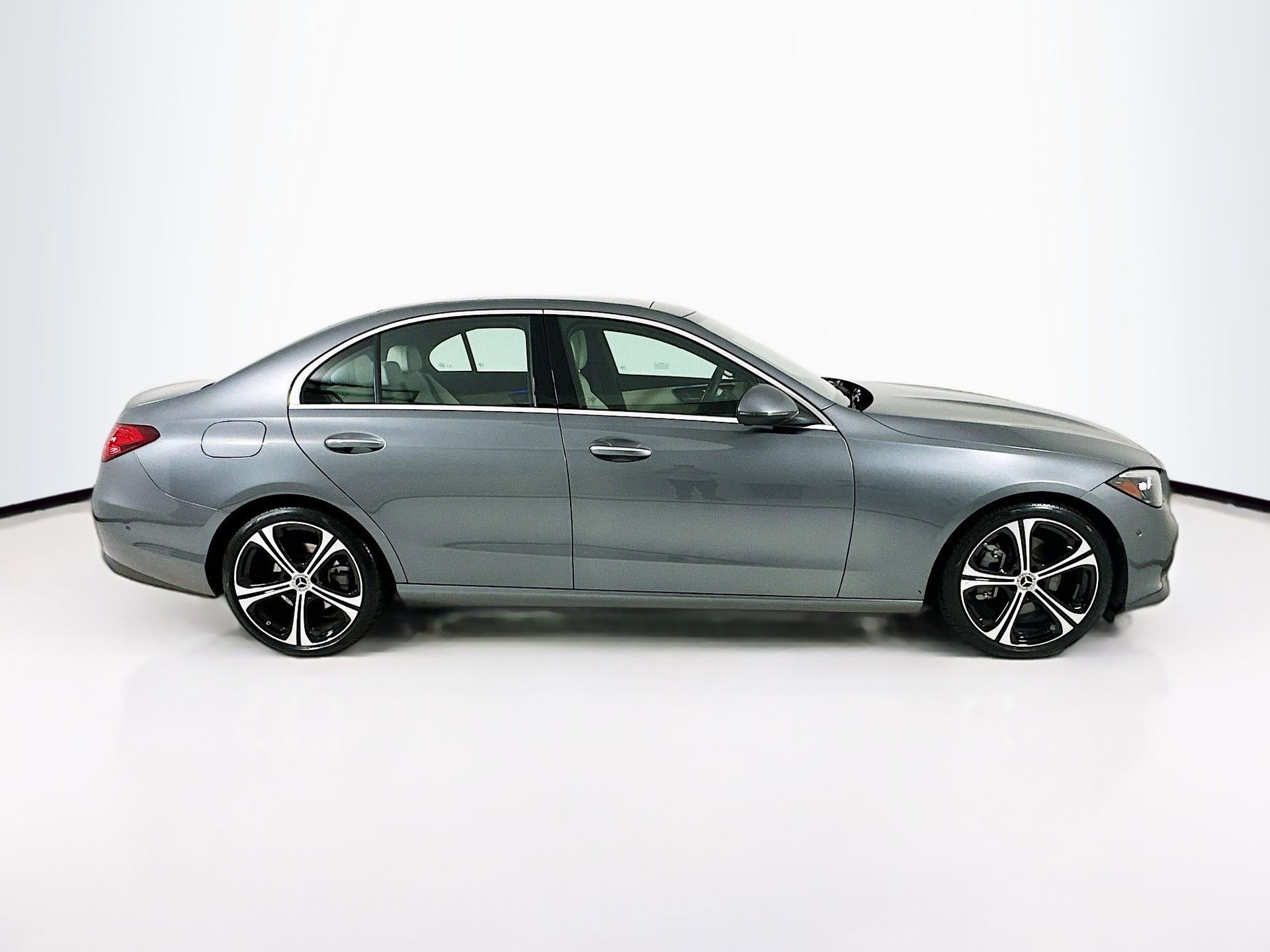 Used 2025 Mercedes-Benz C 300 Sedan image 9