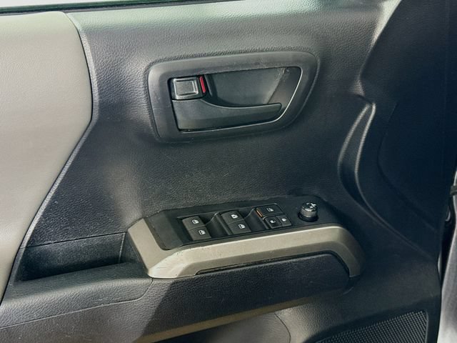 Used 2021 Toyota Tacoma SR5 AWD/4WD image 17