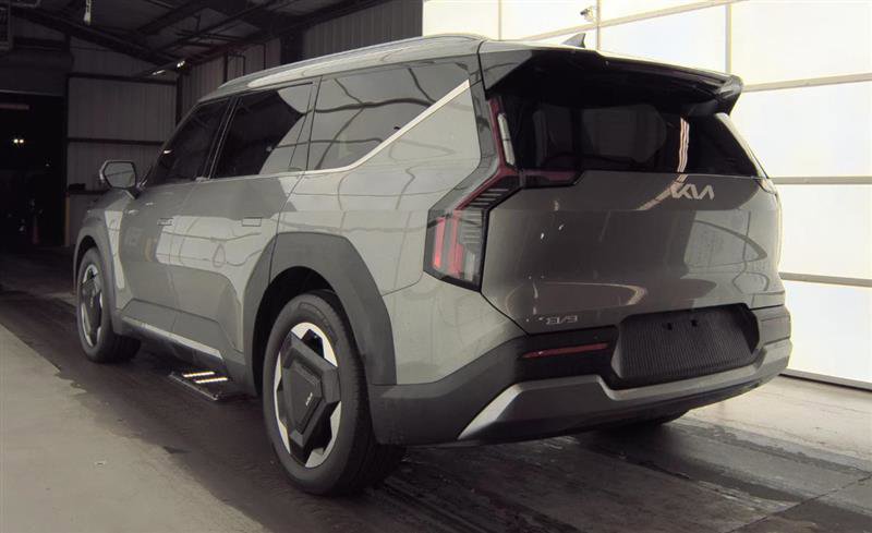 Used 2024 Kia EV9 Wind image 14