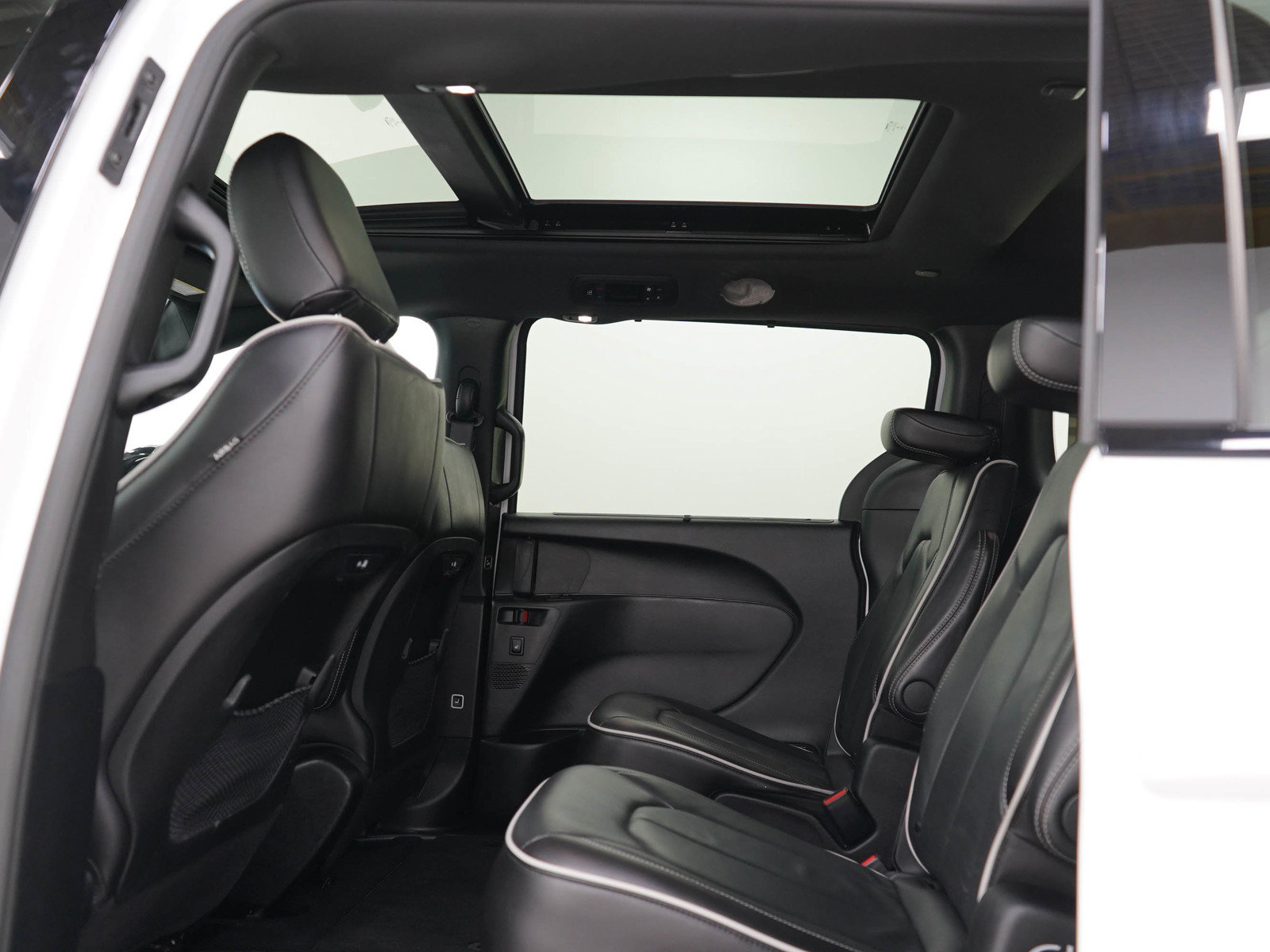 Used 2025 Chrysler Pacifica Limited FWD image 20