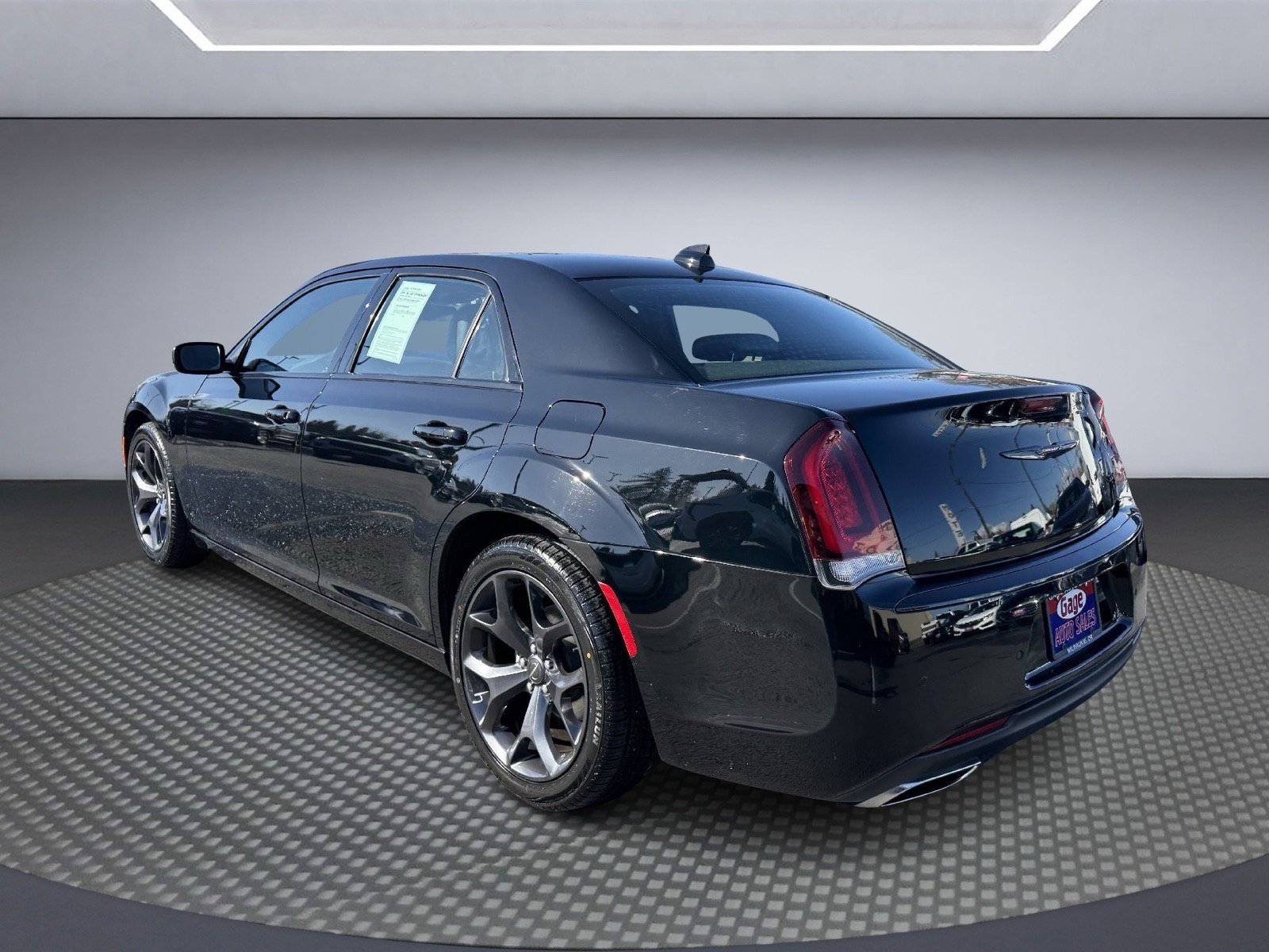 Used 2023 Chrysler 300 S RWD image 9