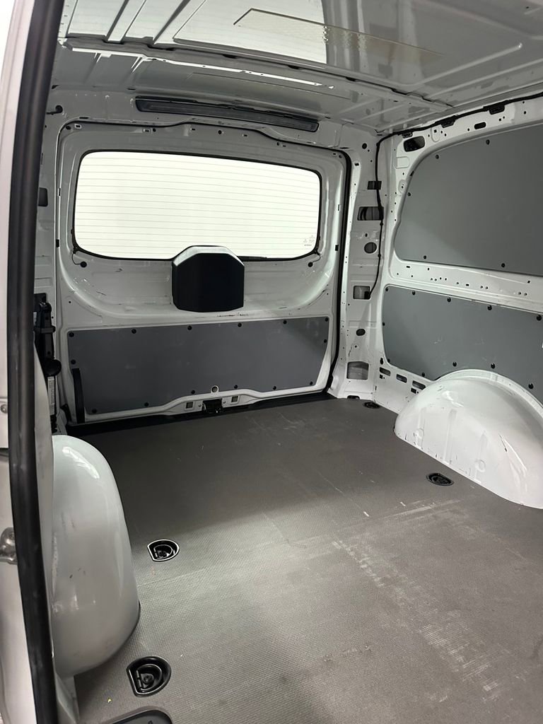 Used 2021 Mercedes-Benz Metris image 27