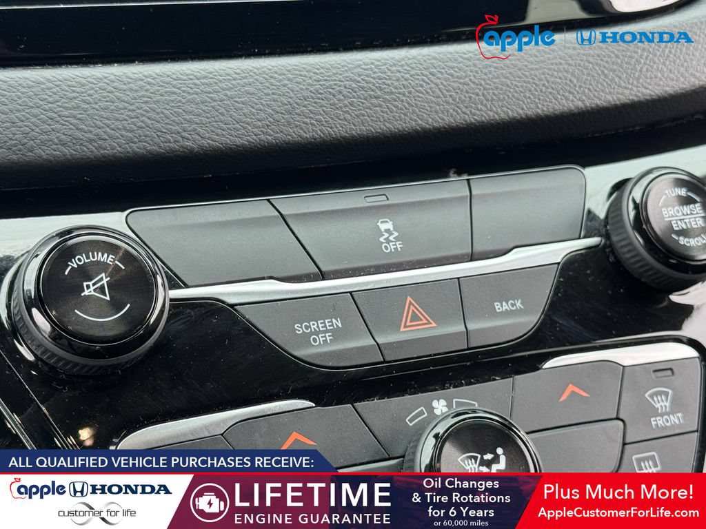 Used 2017 Chrysler Pacifica Touring FWD image 26