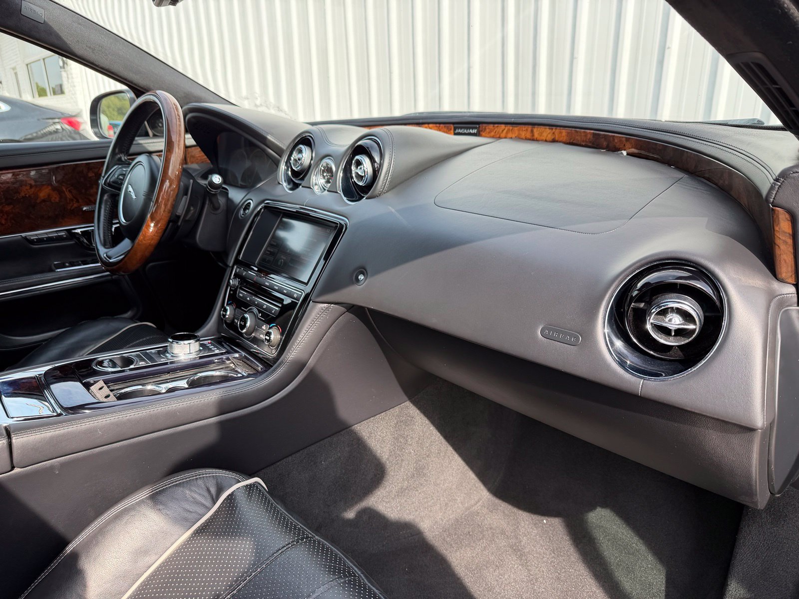 Used 2015 Jaguar XJ L Portfolio RWD image 26