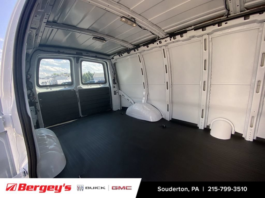 New 2025 GMC Savana 3500 w/ Driver Convenience Package RWD image 23