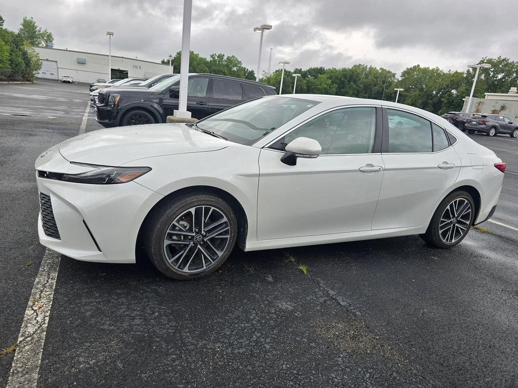 Used 2025 Toyota Camry XLE AWD/4WD image 5