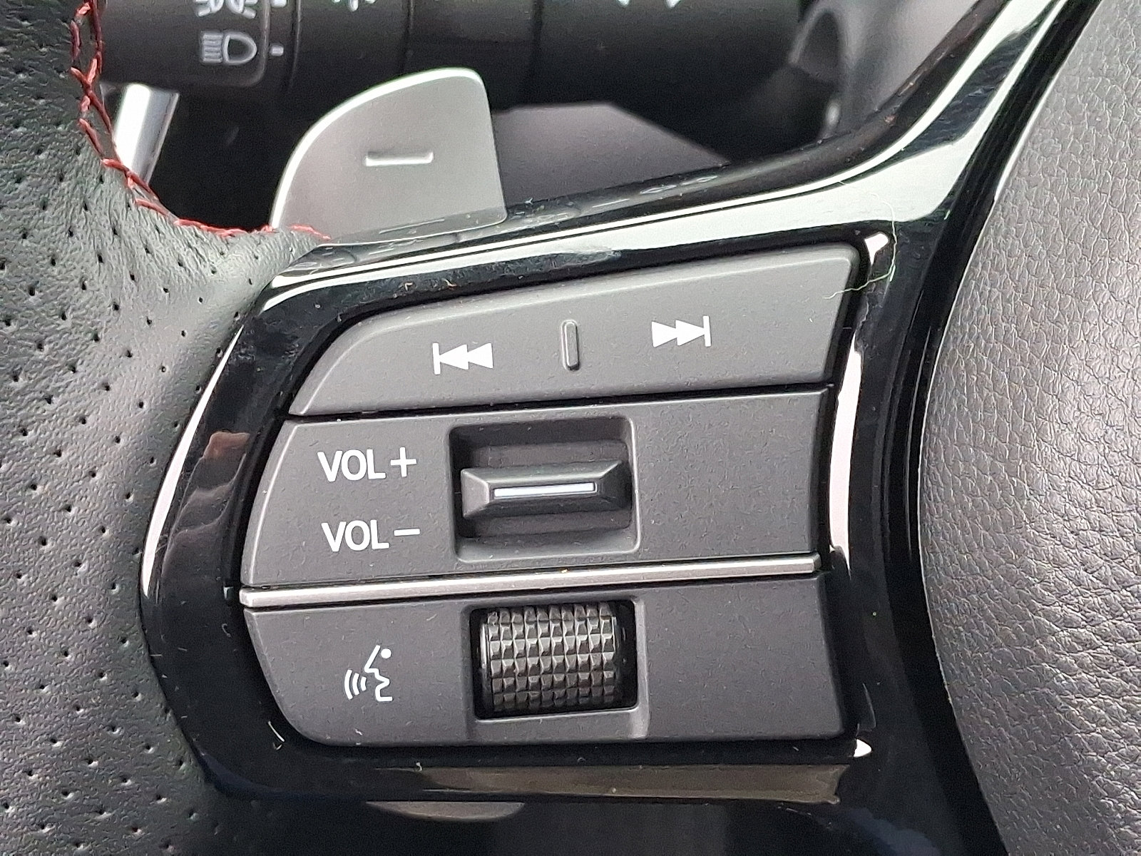 Certified 2025 Acura ADX A-Spec image 22