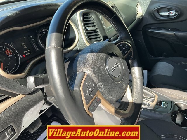 Used 2017 Jeep Cherokee Sport w/ Cold Weather Group FWD image 25