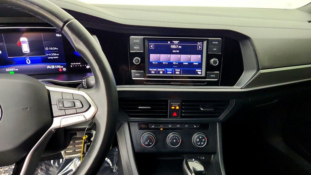 Used 2024 Volkswagen Jetta Sport FWD image 17