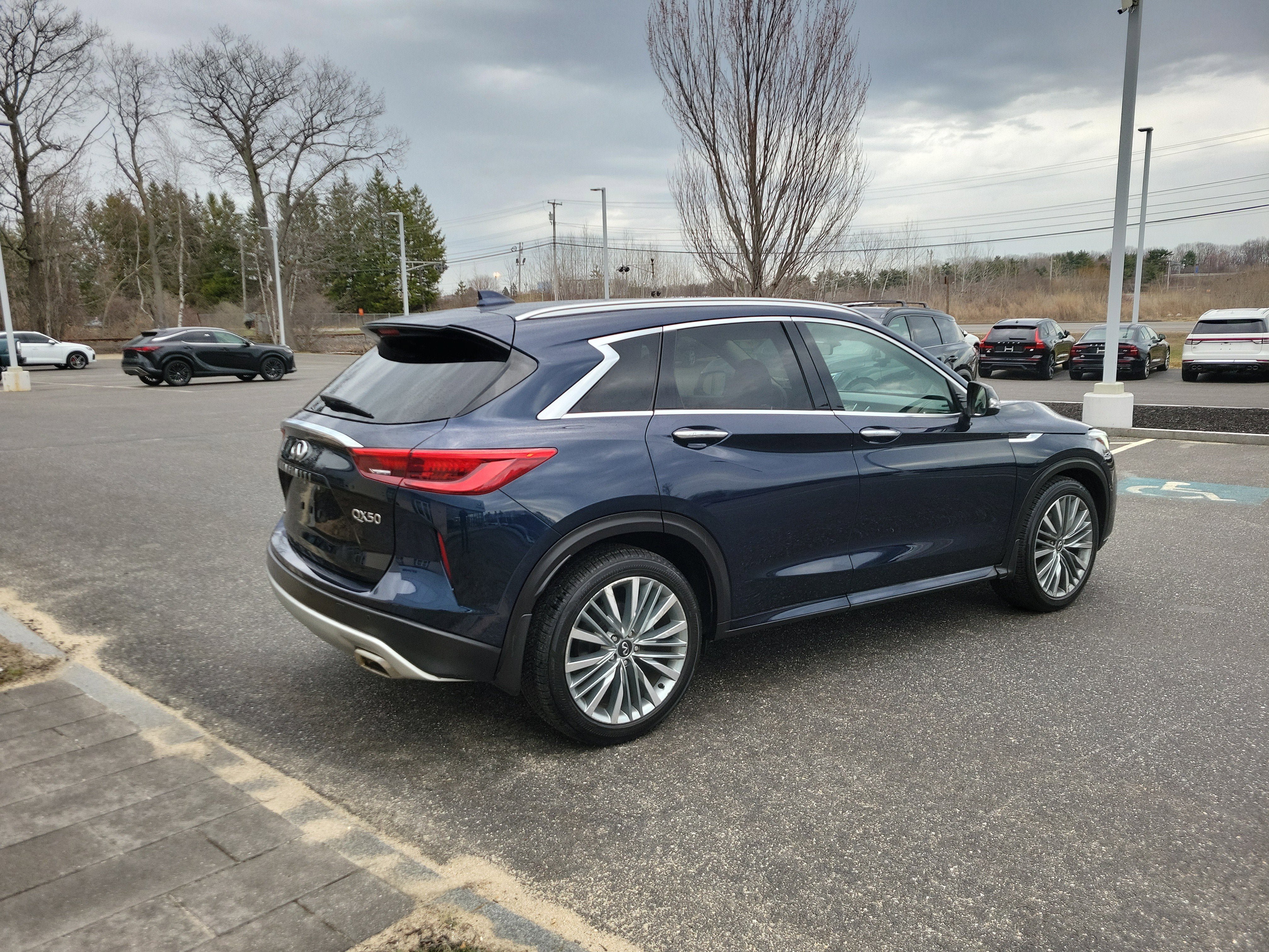Used 2023 INFINITI QX50 Sensory AWD/4WD image 7