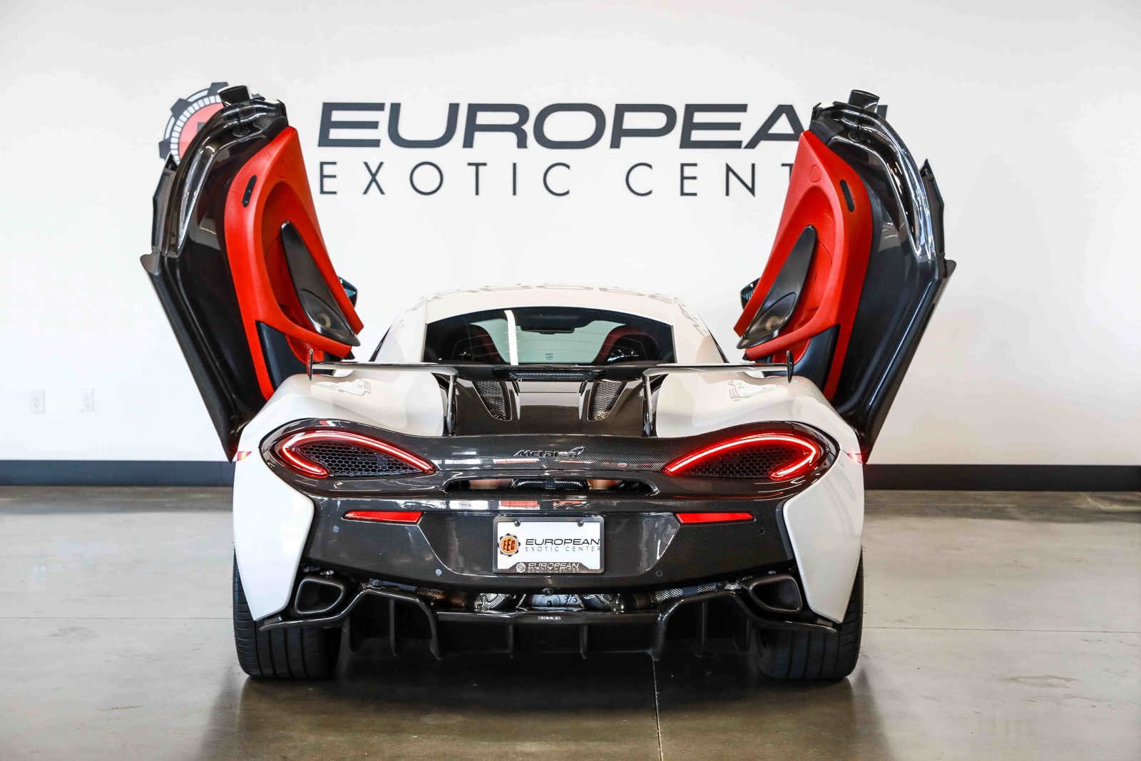 Used 2016 McLaren 570S Coupe RWD image 13