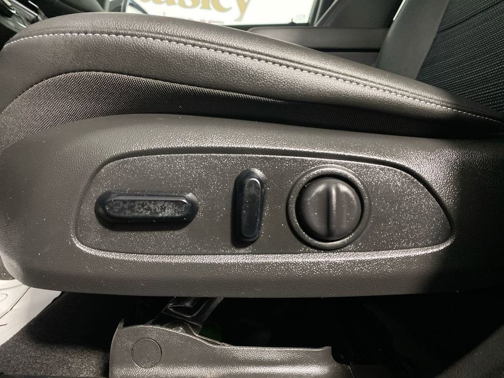 Used 2024 Buick Envista Sport Touring w/ Convenience I Package FWD image 12