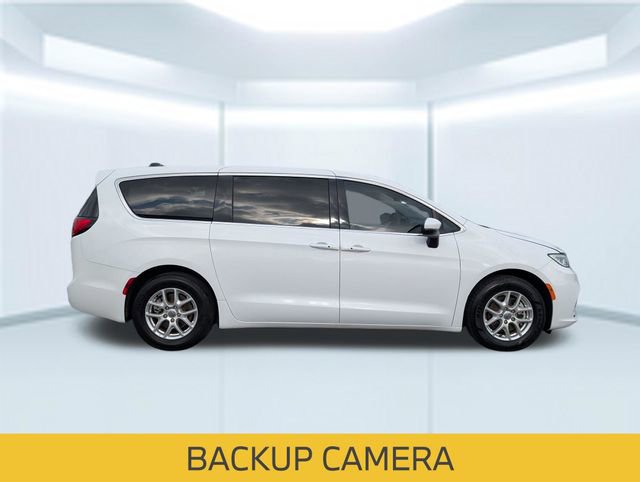 Used 2023 Chrysler Pacifica Touring-L FWD image 7